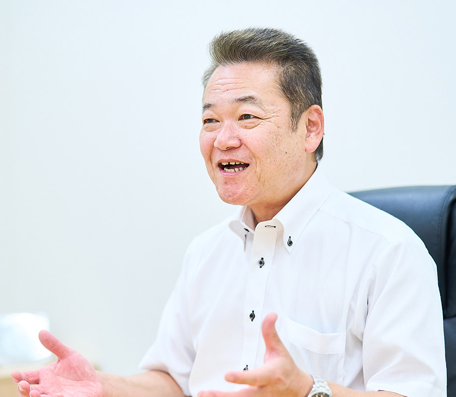 代表取締役社長　宮野晶司